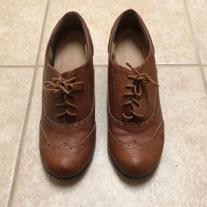Size 8 brown oxfords with heal